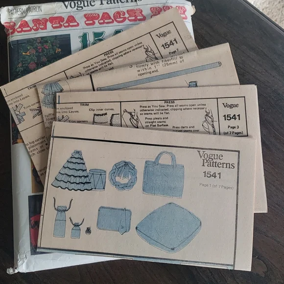 Vogue Patterns Santa Pack 111 1541 Sowing Patterns - Picture 2 of 11